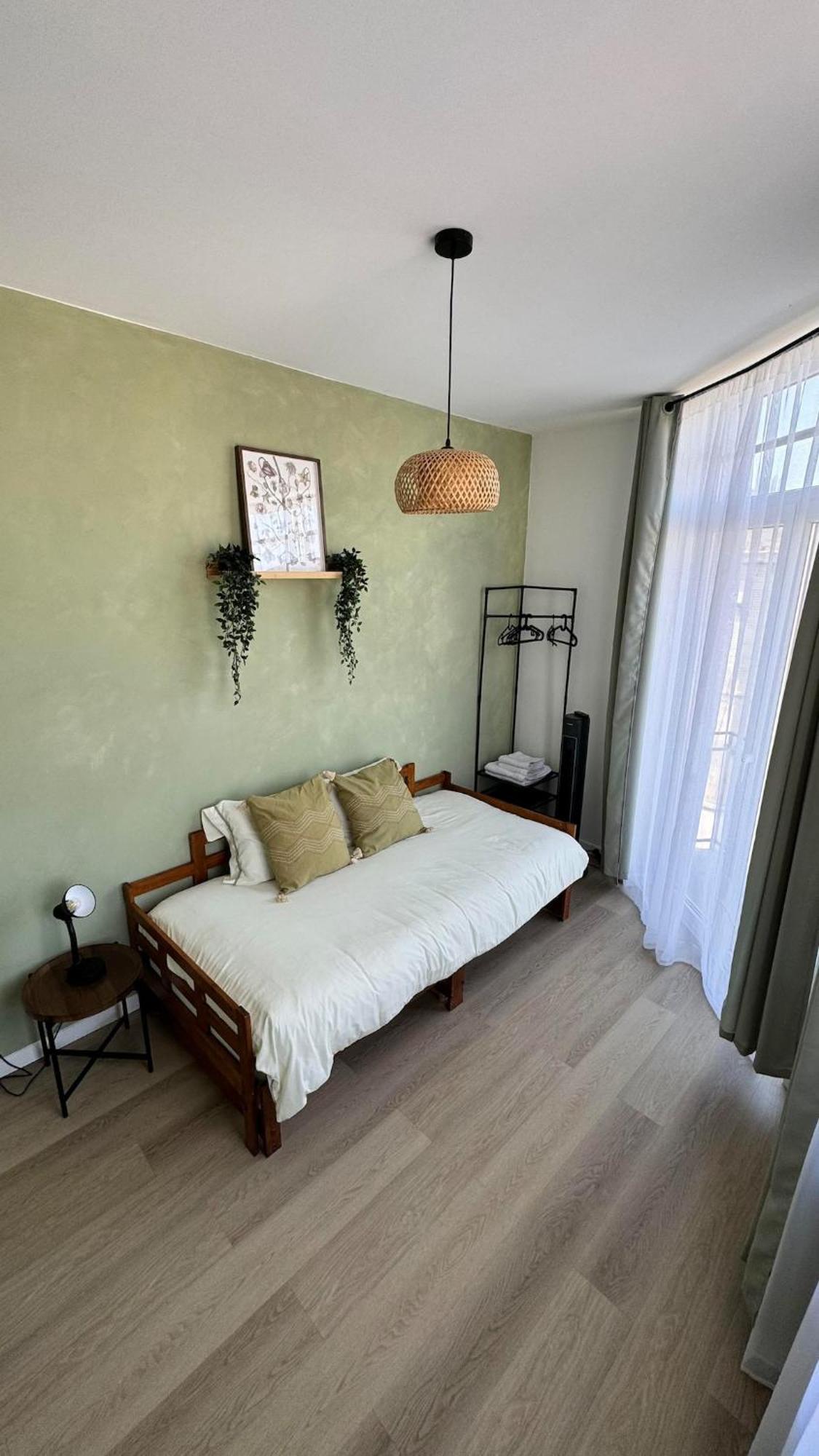 Charming Place In Ideal Near The Metro Brussel